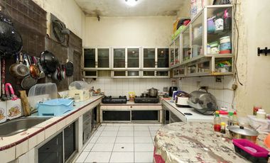 Rumah Tanah Luas 11 Menit ke Gerbang Tol Bintara Hadap Selatan J-40142