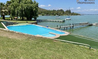 Bello Condominio y Casa, Agua Profunda orilla Lago Rapel