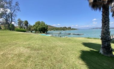 Bello Condominio y Casa, Agua Profunda orilla Lago Rapel