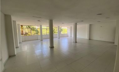 SE ARRIENDA LOCAL COMERCIAL SOBRE LA 5TA AVENIDA, SANTA MARTA