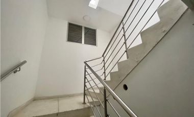 SE ARRIENDA LOCAL COMERCIAL SOBRE LA 5TA AVENIDA, SANTA MARTA