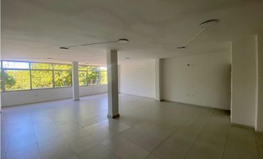 SE ARRIENDA LOCAL COMERCIAL SOBRE LA 5TA AVENIDA, SANTA MARTA