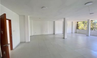 SE ARRIENDA LOCAL COMERCIAL SOBRE LA 5TA AVENIDA, SANTA MARTA