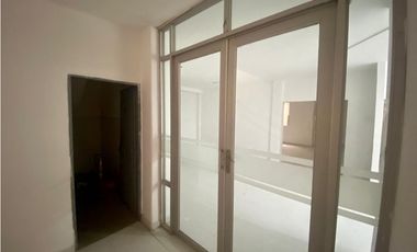 SE ARRIENDA LOCAL COMERCIAL SOBRE LA 5TA AVENIDA, SANTA MARTA