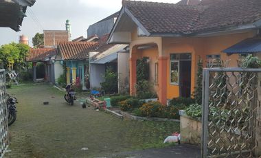 Dijual Cepat Tanah Luas Dgn 5 Bangunan Rumah Pinggir Jalan Parongpong Ciwaruga Samping Setiabudi Regency