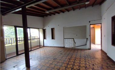 Edificio Comercial en Arriendo Medellín Sector Laureles