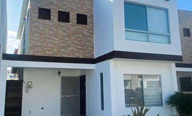 VENDO CASA AMOBLADA EN CONJ, PLAYA PRIVADA