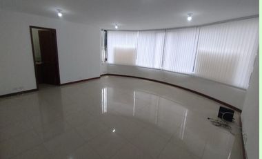 oficina en arriendo/venta en pinares. Cod A5709