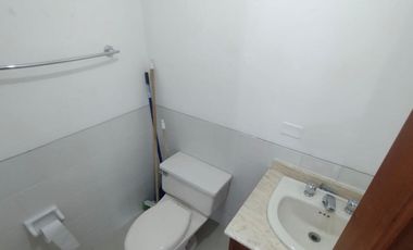 oficina en arriendo/venta en pinares. Cod A5709