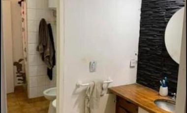 Departamento 4 ambientes con balcón en Rivadavia y Corrientes