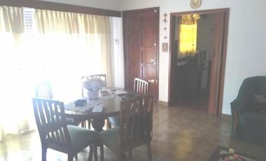 Casa de 3 amb. sobre lote propio.