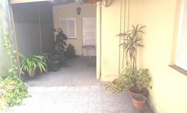 Casa de 3 amb. sobre lote propio.