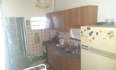 Casa de 3 amb. sobre lote propio.