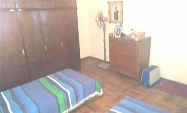 Casa de 3 amb. sobre lote propio.