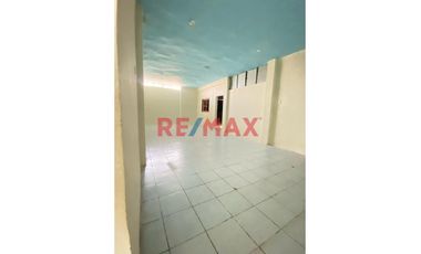 🏡✨ ¡Oportunidad única en Sullana! Propiedad en esquina con gran potencial comercial y residencial  

Descubre esta espaciosa y versátil casa de DOS