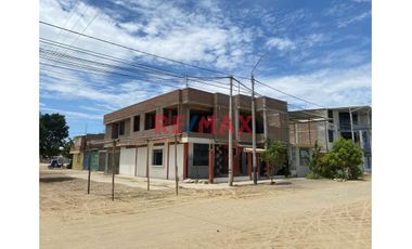🏡✨ ¡Oportunidad única en Sullana! Propiedad en esquina con gran potencial comercial y residencial  

Descubre esta espaciosa y versátil casa de DOS