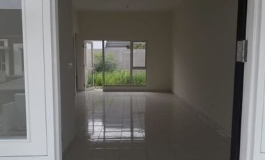 Dijual/Disewakan Rumah Siap Huni Suvarna Sutera Cluster Fedora III MURAH SANGAT Cluster dengan Swimming Pool