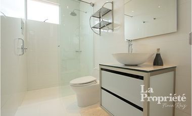 apartamento en arriendo/venta en los rosales. Cod A331
