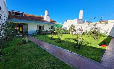 Venta - Chalet cuatro ambientes con quincho - Güemes 4565 - San Carlos