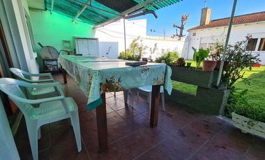 Venta - Chalet cuatro ambientes con quincho - Güemes 4565 - San Carlos