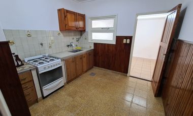 Venta - Chalet cuatro ambientes con quincho - Güemes 4565 - San Carlos