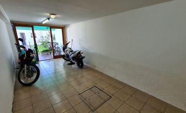 Venta - Chalet cuatro ambientes con quincho - Güemes 4565 - San Carlos