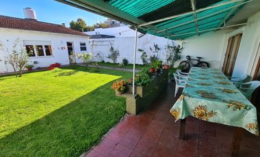 Venta - Chalet cuatro ambientes con quincho - Güemes 4565 - San Carlos