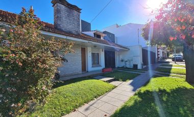 Venta - Chalet cuatro ambientes con quincho - Güemes 4565 - San Carlos