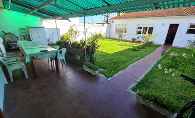 Venta - Chalet cuatro ambientes con quincho - Güemes 4565 - San Carlos