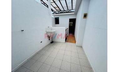 Venta De Casa Productiva  En Av El Ejercito A Un Paso De La Upn