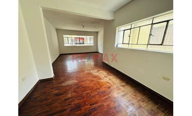 Venta De Casa Productiva  En Av El Ejercito A Un Paso De La Upn