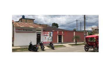 🏡 ¡Oportunidad única: Esquina entre la Avenida Circunvalación cdra 18 con Jr. Ángel Delgado! Se vende una casa de 1 piso.
Esta propiedad de 440 m² de