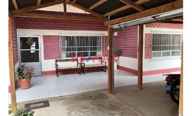 🏡 ¡Oportunidad única: Esquina entre la Avenida Circunvalación cdra 18 con Jr. Ángel Delgado! Se vende una casa de 1 piso.
Esta propiedad de 440 m² de