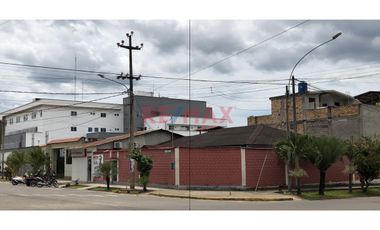 🏡 ¡Oportunidad única: Esquina entre la Avenida Circunvalación cdra 18 con Jr. Ángel Delgado! Se vende una casa de 1 piso.
Esta propiedad de 440 m² de