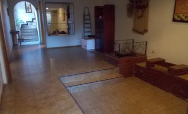 CASA DE 4 AMBIENTES CON ENTRADA DE AUTO.