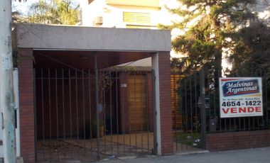 CASA DE 4 AMBIENTES CON ENTRADA DE AUTO.