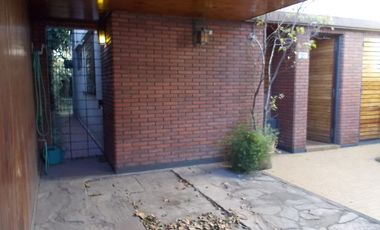 CASA DE 4 AMBIENTES CON ENTRADA DE AUTO.