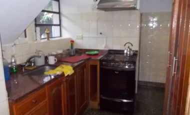 CASA DE 4 AMBIENTES CON ENTRADA DE AUTO.