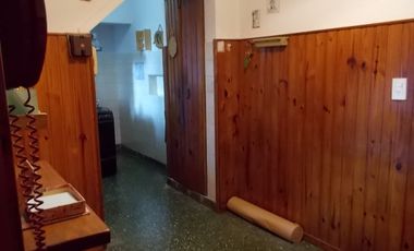 CASA DE 4 AMBIENTES CON ENTRADA DE AUTO.