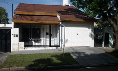 VENTA DE PH AL FRENTE TRES AMB. CON COCHERA