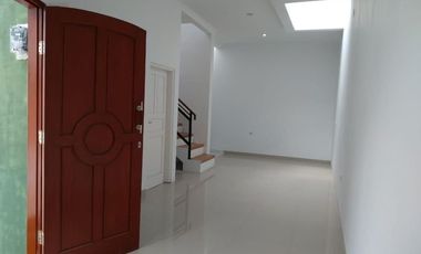 rumah cantik 2 lantai di kamarung citeureup kota cimahi