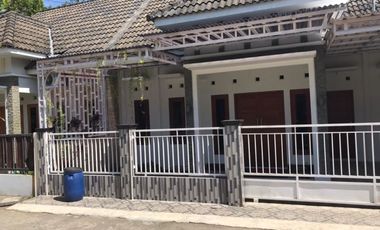 RUMAH MODERN 3 KAMAR TIDUR LOKASI DEKAT DENGAN BANDARA NYIA