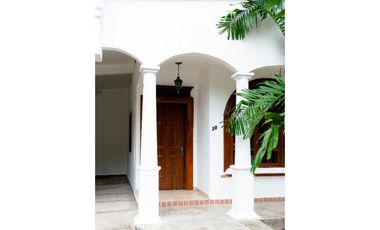 CASA EN VENTA EN OBARRIO - SEMICOMERCIAL