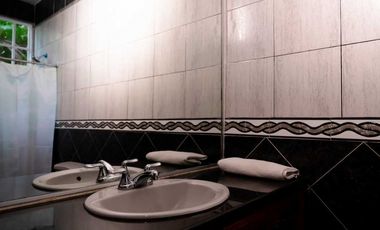 CASA EN VENTA EN OBARRIO - SEMICOMERCIAL