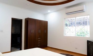 CASA EN VENTA EN OBARRIO - SEMICOMERCIAL