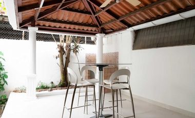 CASA EN VENTA EN OBARRIO - SEMICOMERCIAL