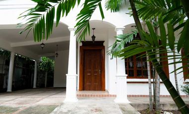 CASA EN VENTA EN OBARRIO - SEMICOMERCIAL