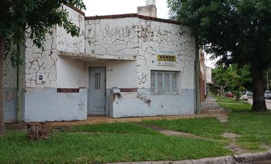 Casa se vende a refaccionar o demoler en Santa Fe