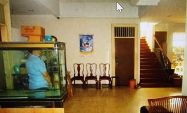 Rumah 3,5 lantai, lokasi elite, strategis, jl. Ubud, Kuningan, Jakarta Selatan