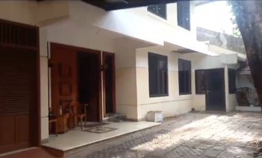 Rumah 3,5 lantai, lokasi elite, strategis, jl. Ubud, Kuningan, Jakarta Selatan